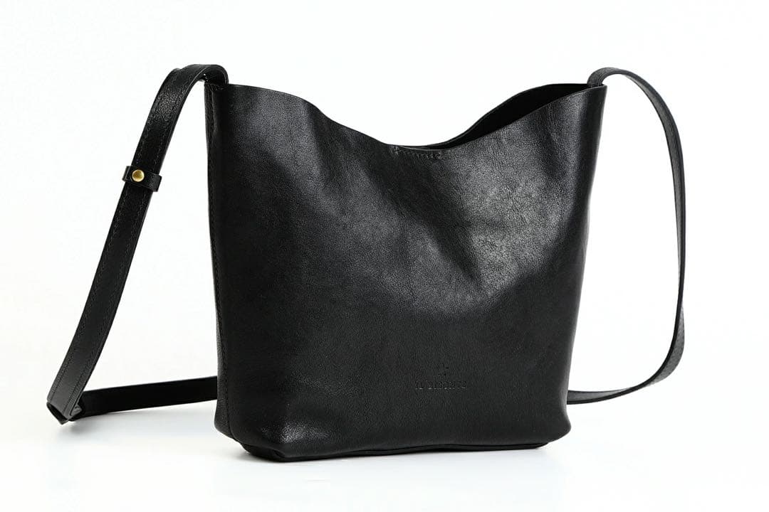 イルビゾンテ ショルダーバッグ クロスボディバッグ ブラック ショルダーバッグILBISONTE