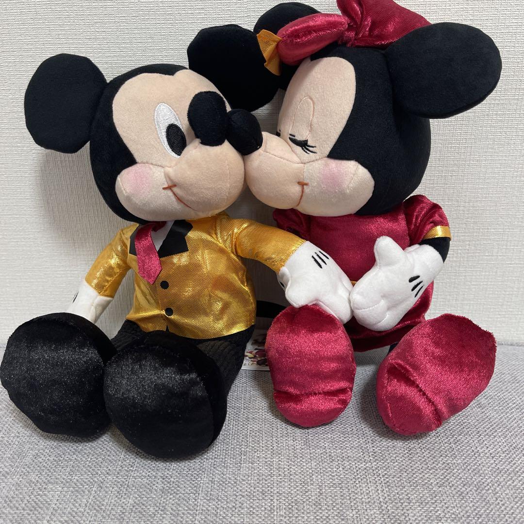 ミッキーマウスとミニーマウス ぬいぐるみ