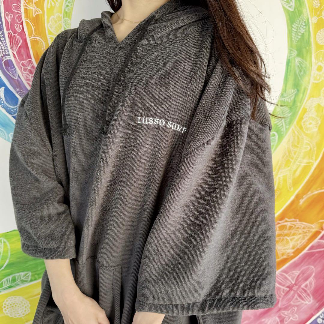 ロゴが可愛い♡LUSSO SURF お着替えポンチョ グレー⭐︎送料込み