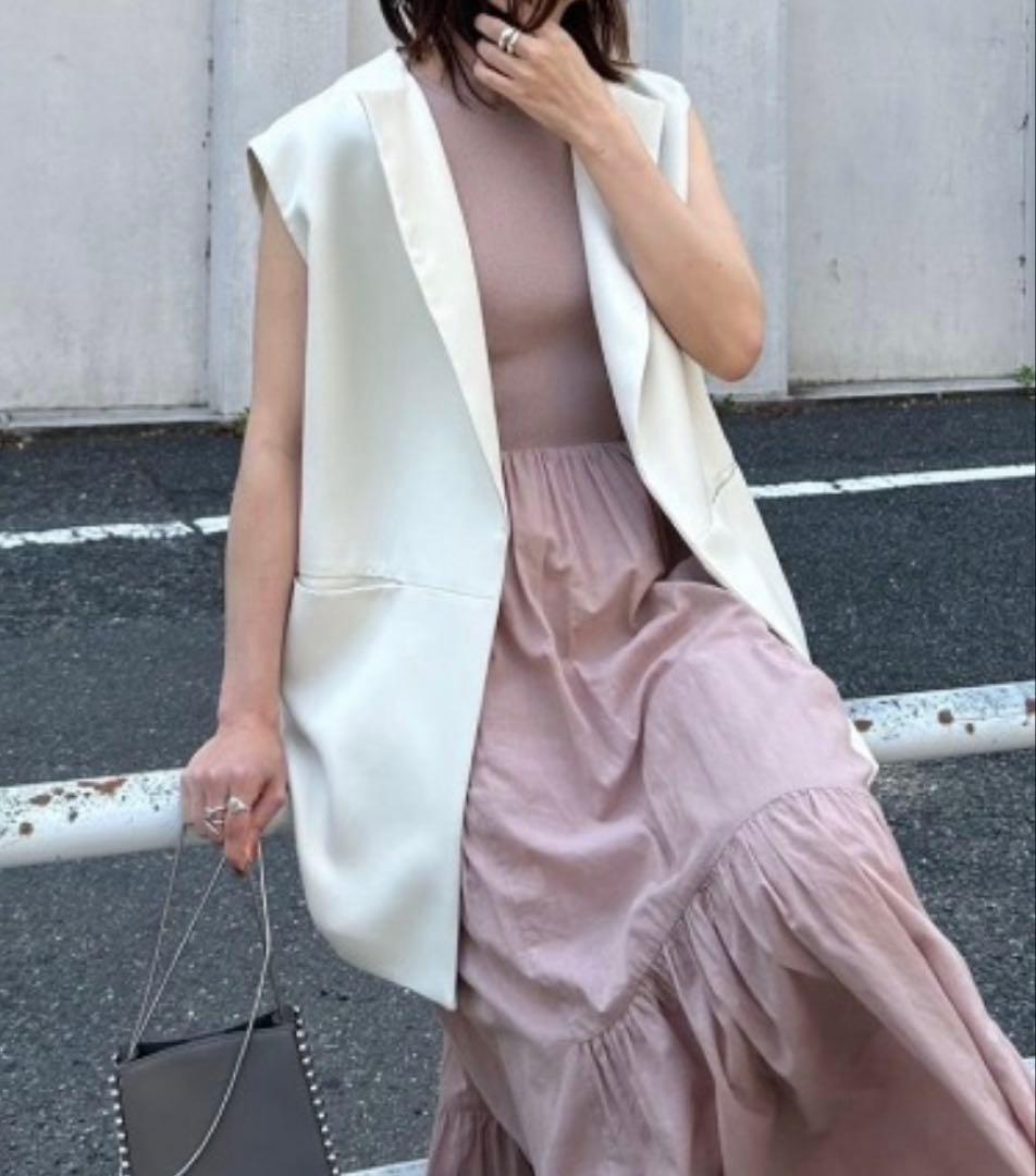 【新品タグ付】バックベルトデザインボックスジレ　ホワイト