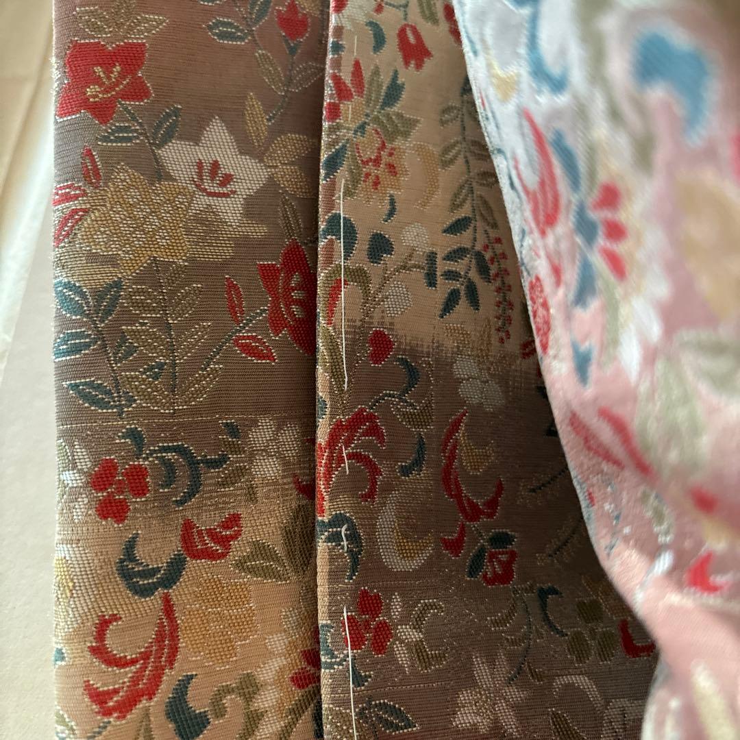 仕立て糸付き 花柄の羽織 、コート 赤い結び紐付き 仕立て糸付き 花柄の羽織 、コート 赤い結び紐付き