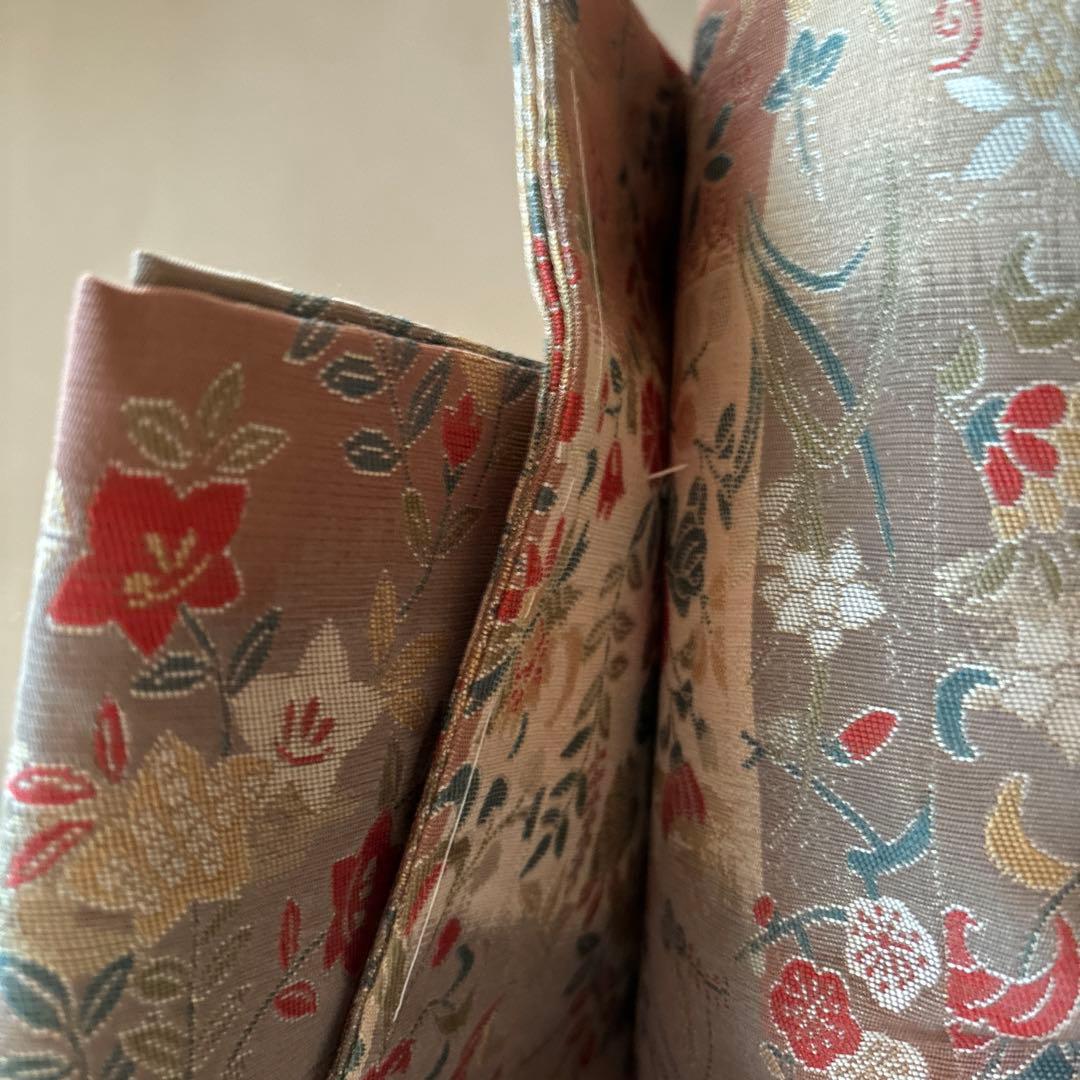 仕立て糸付き 花柄の羽織 、コート 赤い結び紐付き 仕立て糸付き 花柄の羽織 、コート 赤い結び紐付き