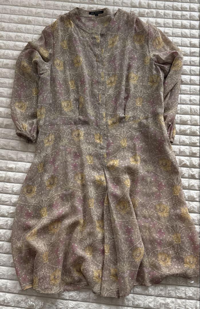 【未使用】大きい23区 シルクワンピース 44リバティ柄ベージュ 未使用☆再出品】23区 シルクワンピース 44リバティ柄ベージュ