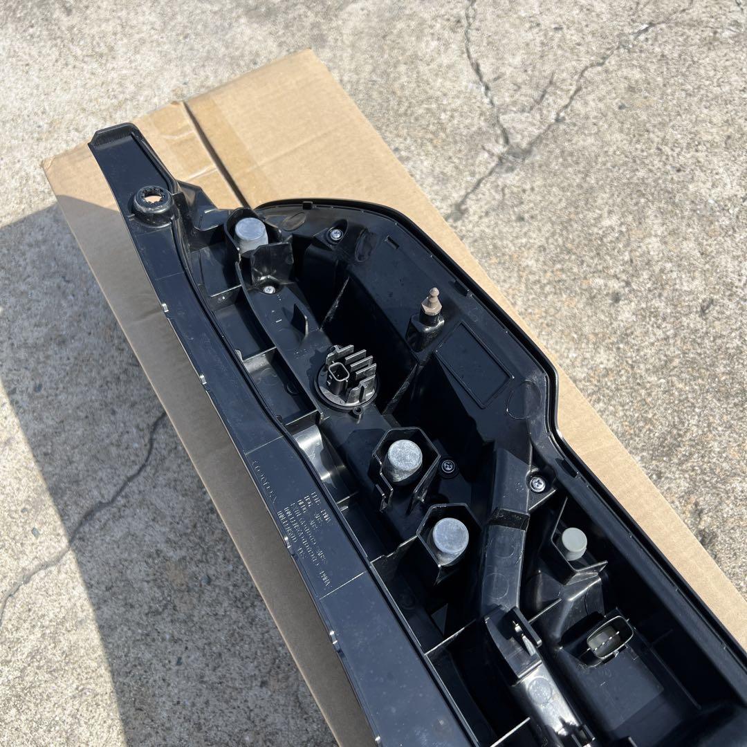 NBOXカスタム　JF3 左テールランプ
