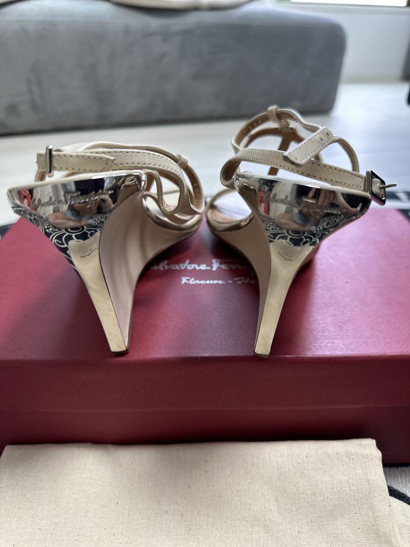 Salvatore Ferragamo ベージュ サンダル