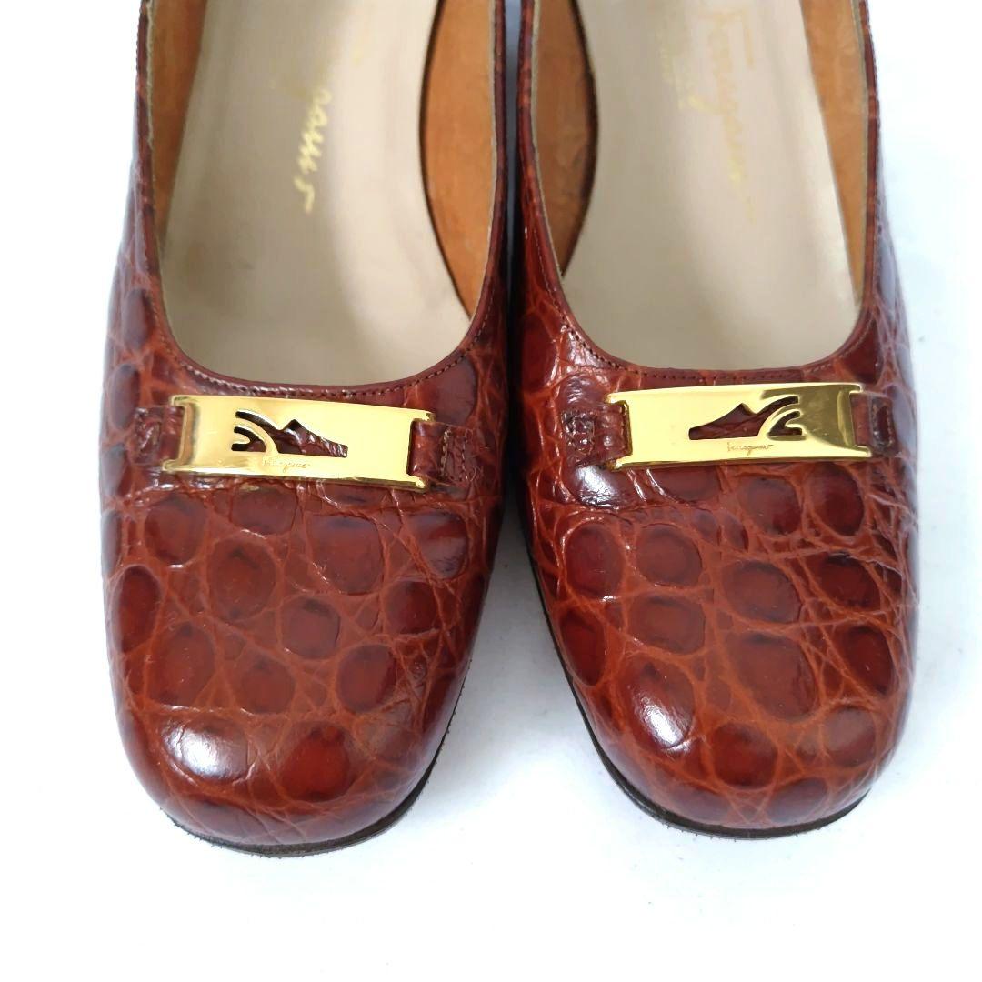 美品❤フェラガモ【Ferragamo】クロコ型押し ゴールドプレート パンプス