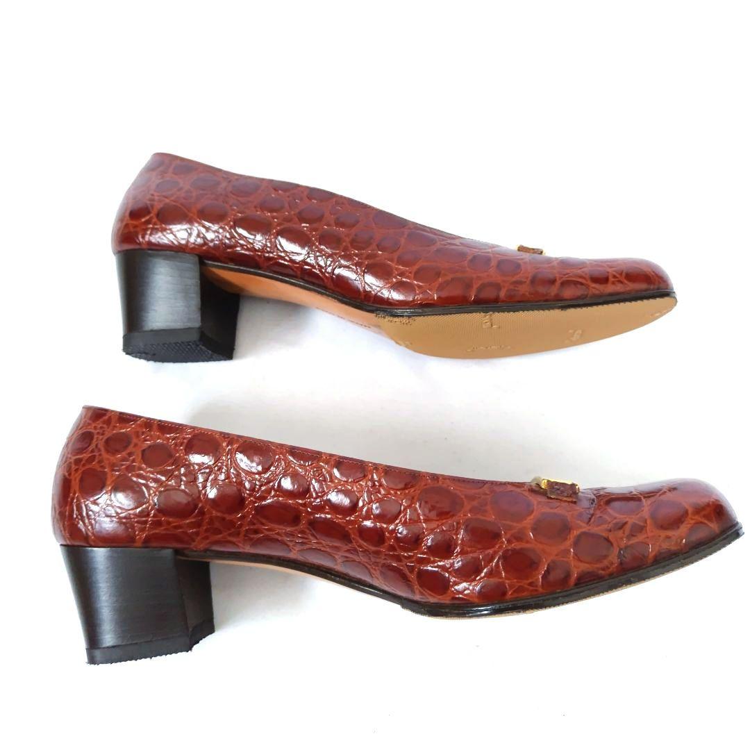 美品❤フェラガモ【Ferragamo】クロコ型押し ゴールドプレート パンプス