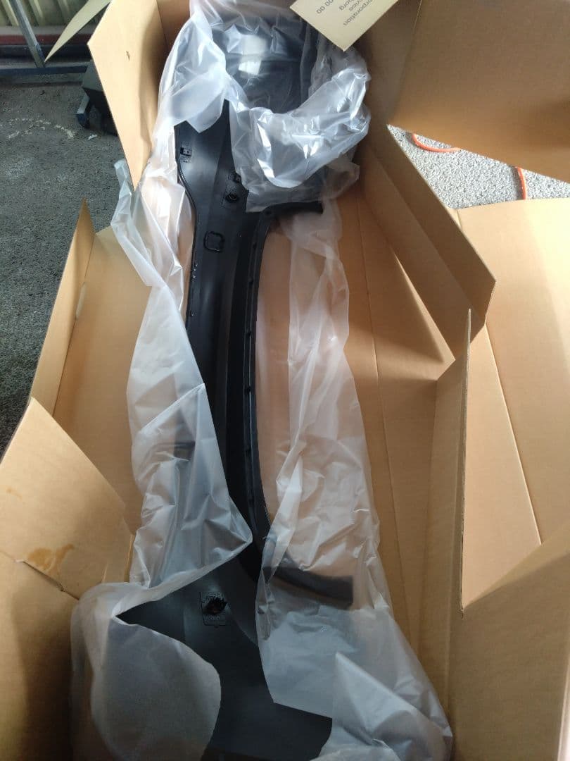 VOLVO V60の新品リアバンパー