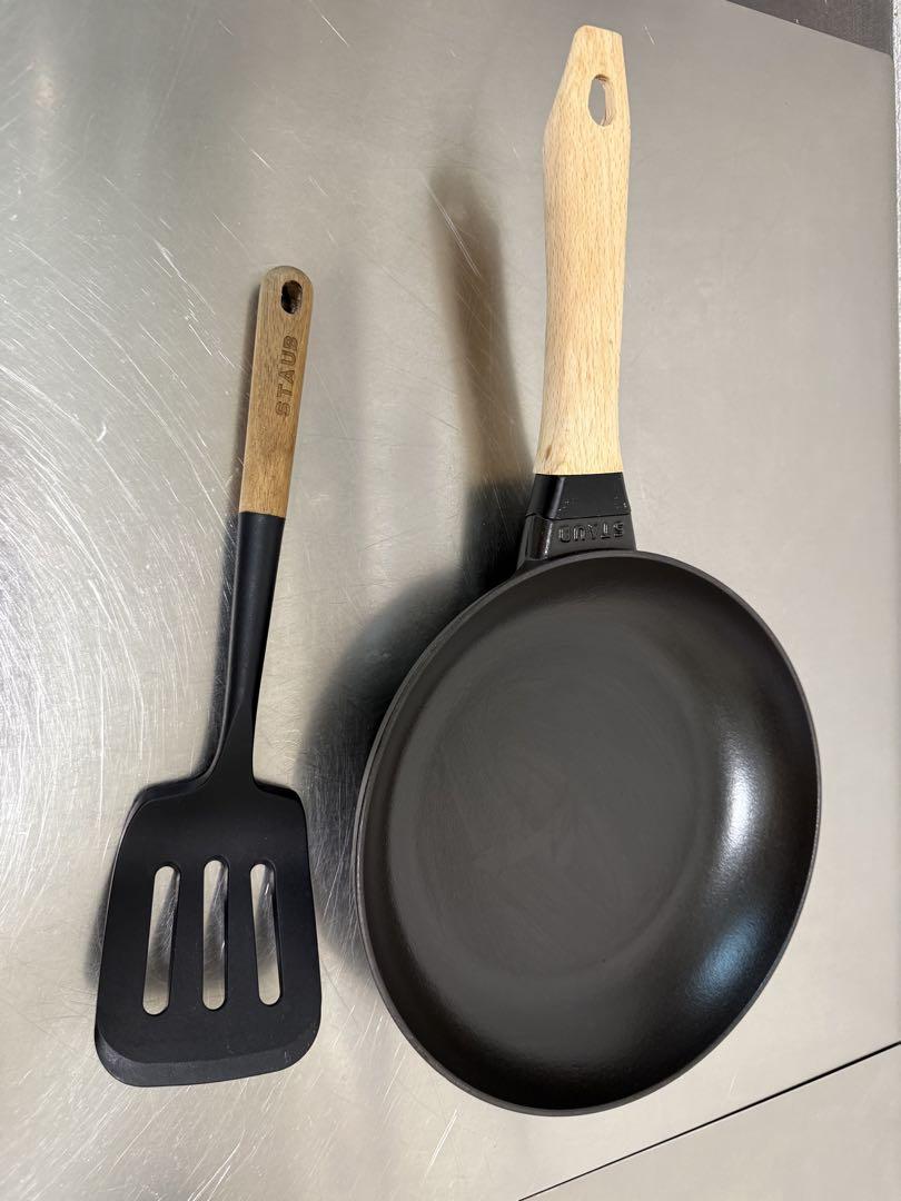 STAUB ウッドハンドルフライパン24㎝　ストウブ　オマケ付
