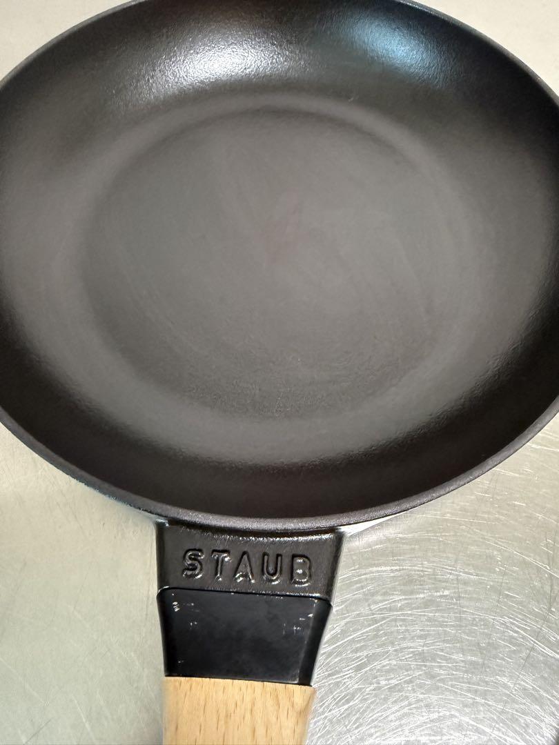 STAUB ウッドハンドルフライパン24㎝　ストウブ　オマケ付
