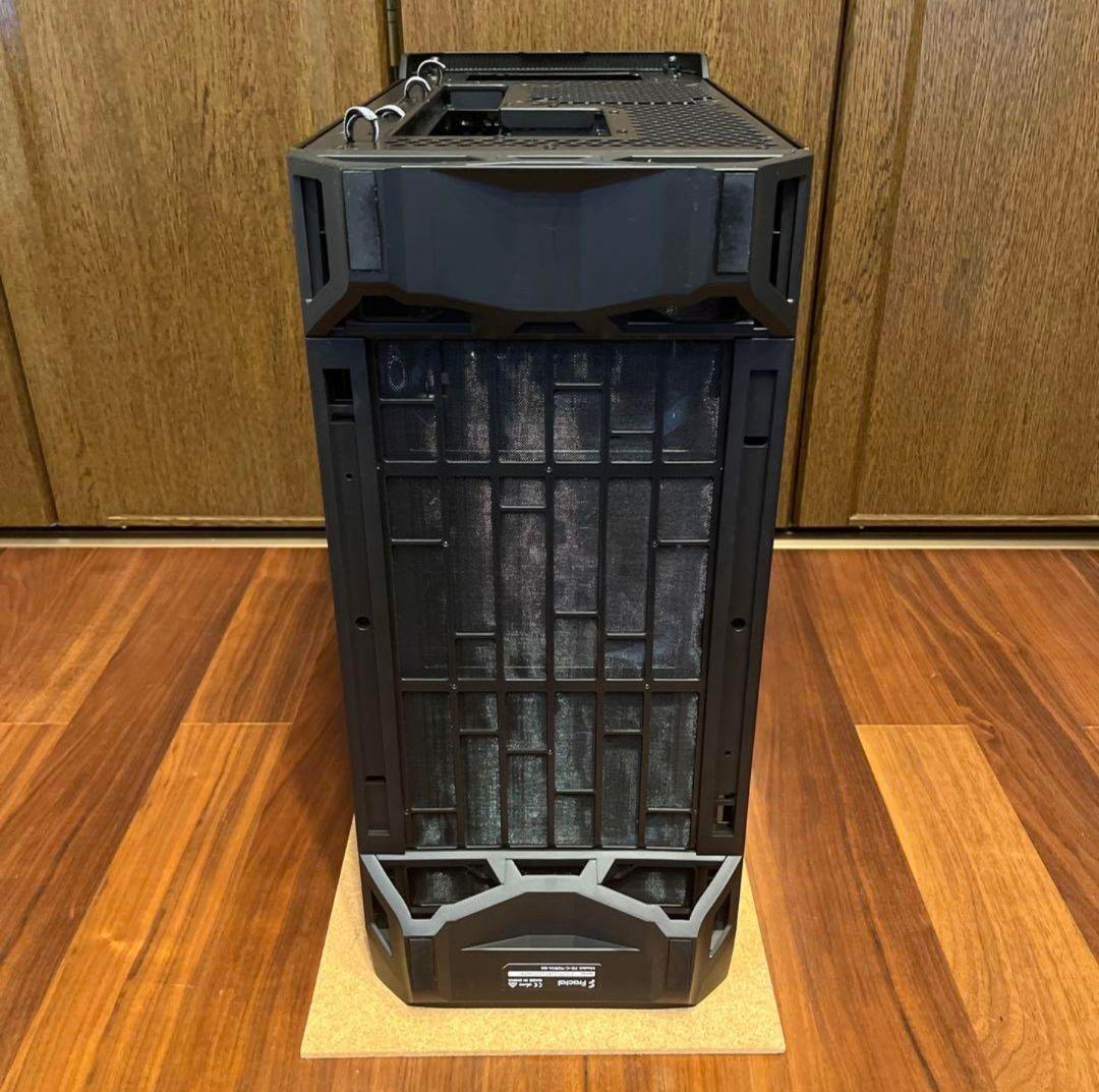 フラクタルデザイン Torrent Black TG Dark Tint