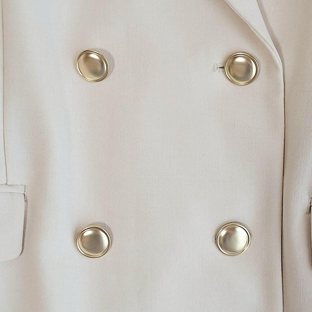 AT1748 リリーブラウン 25SS ダブルブレストジャケット 金ボタン 白