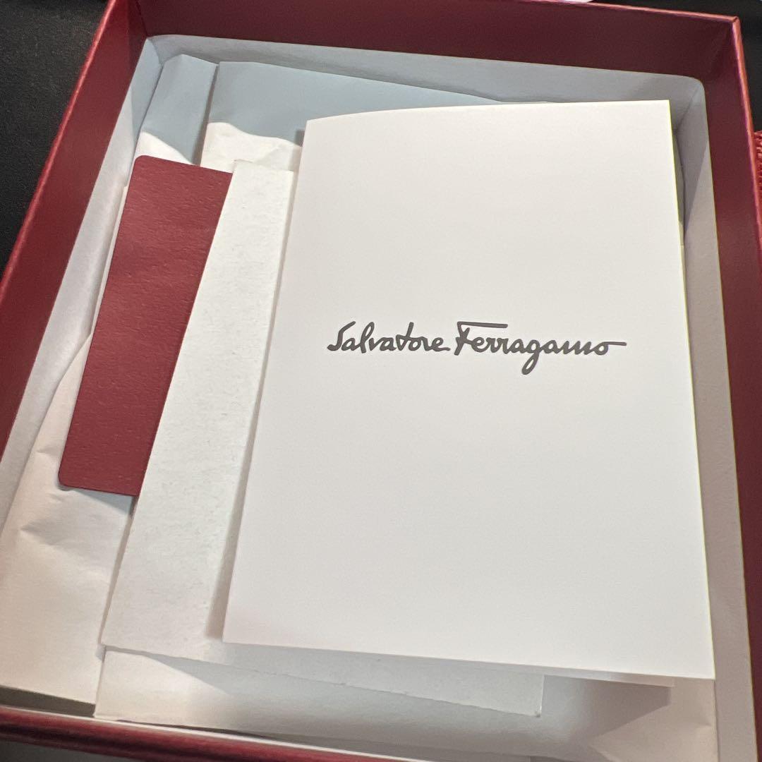 Salvatore Ferragamo レッド二つ折り財布