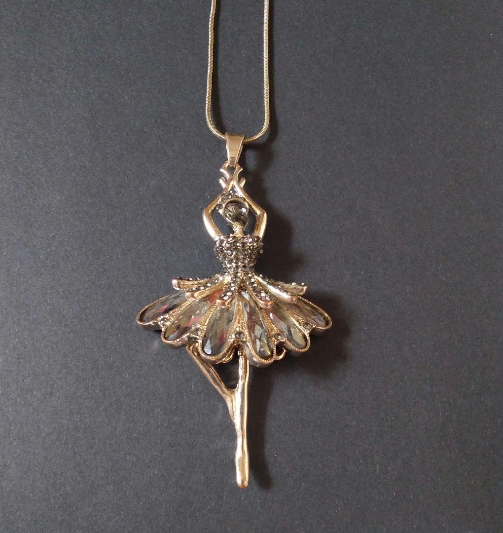 N110　longnecklace　バレリーナ　ラインストーン