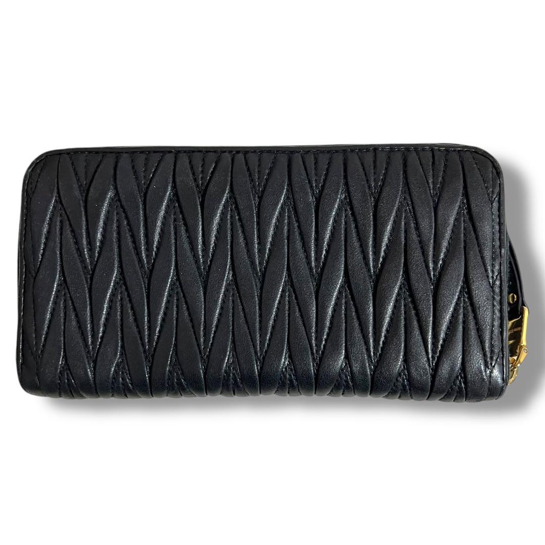 ミュウミュウ マテラッセ ラウンドファスナー 長財布 ブラック 黒 ゴールド ミュウミュウ マテラッセ ラウンドファスナー 長財布 ブラック 黒 ゴールド