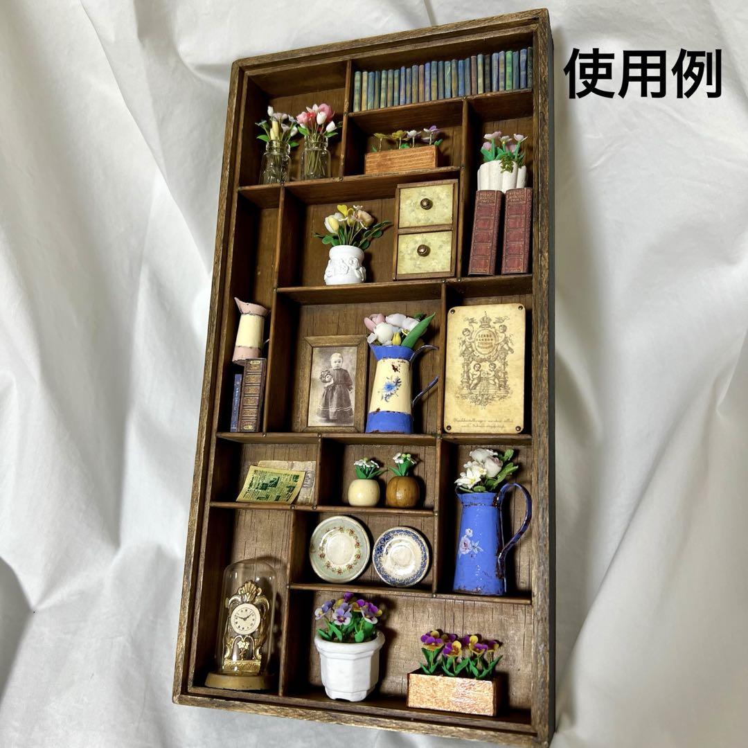 プリンタートレイみたいな木製トレーと木箱とチェストと絵画