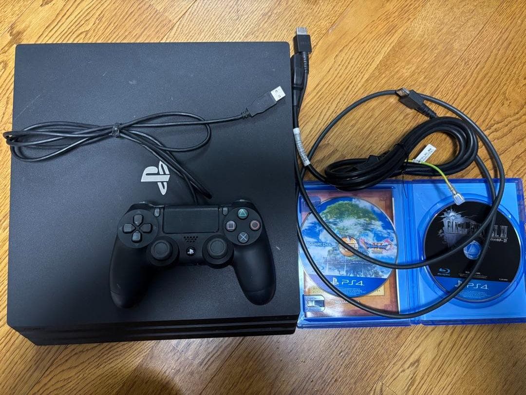 PlayStation 4 本体コントローラー付き ドラクエ FF付やや傷や汚れあり