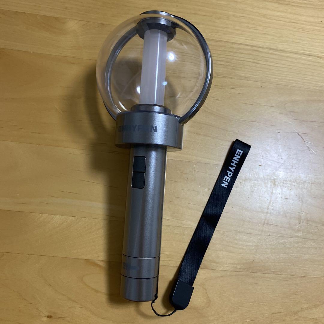 ENHYPEN ペンライト シルバー 収納袋付き　初代 ENHYPEN 公式ペンライト / ライトバンド / ライトバンドアクセサリー