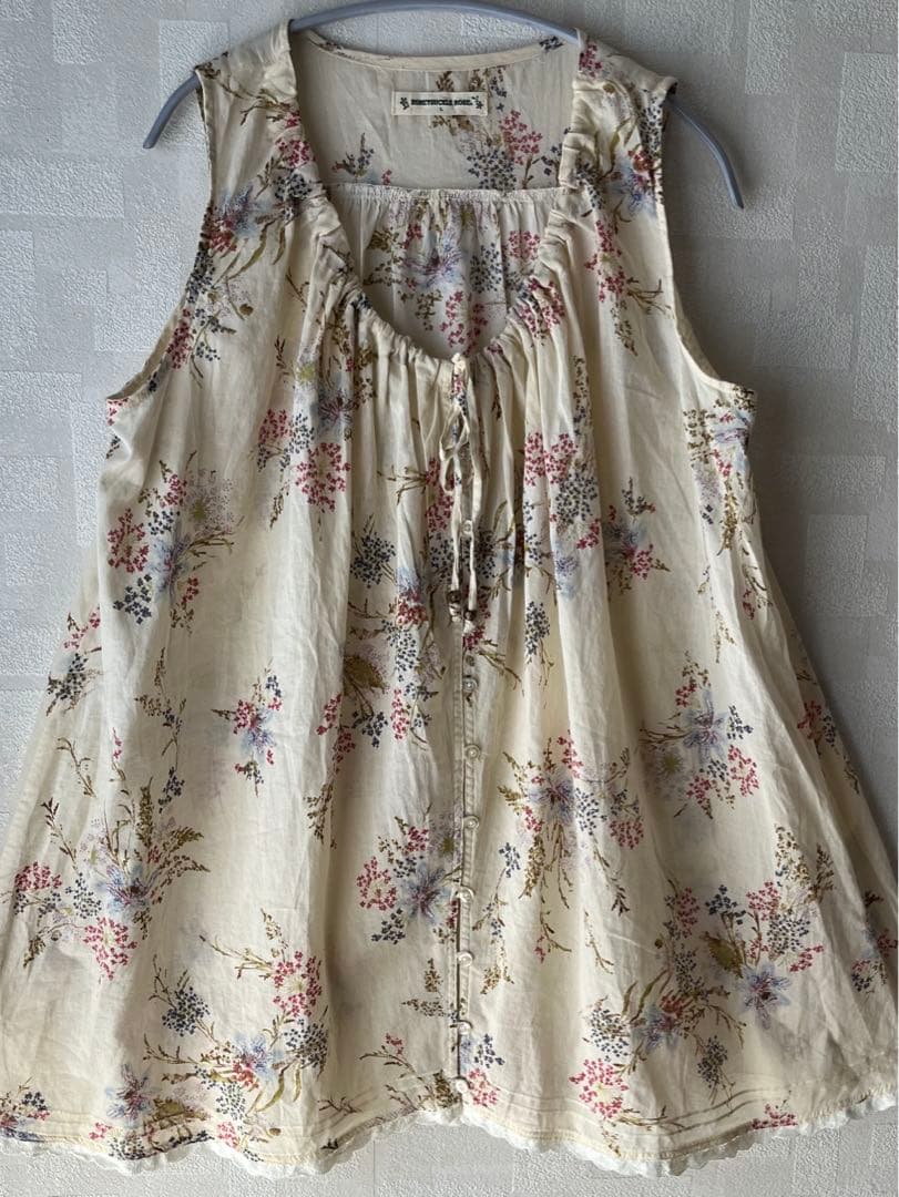 花柄かわいい袖なしチュニック(L) 生まれのブランドで www
