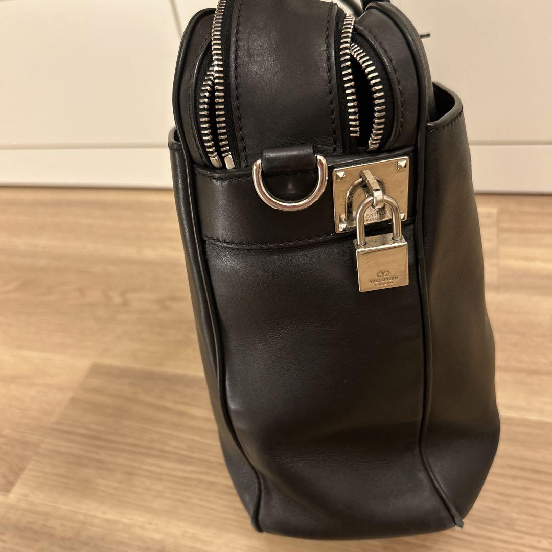 ヴァレンティノ　レザー　ビジネス　バッグ
