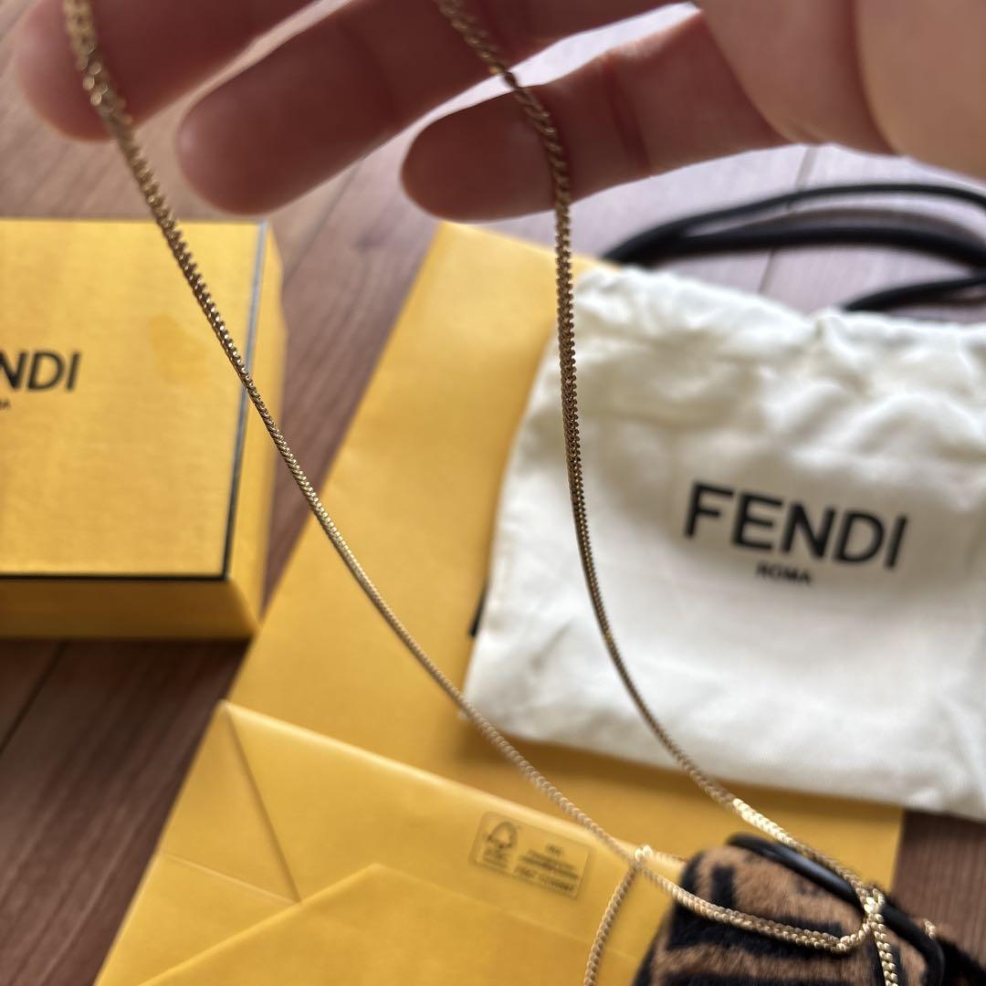 フェンディナノバゲットチャーム毛バージョン