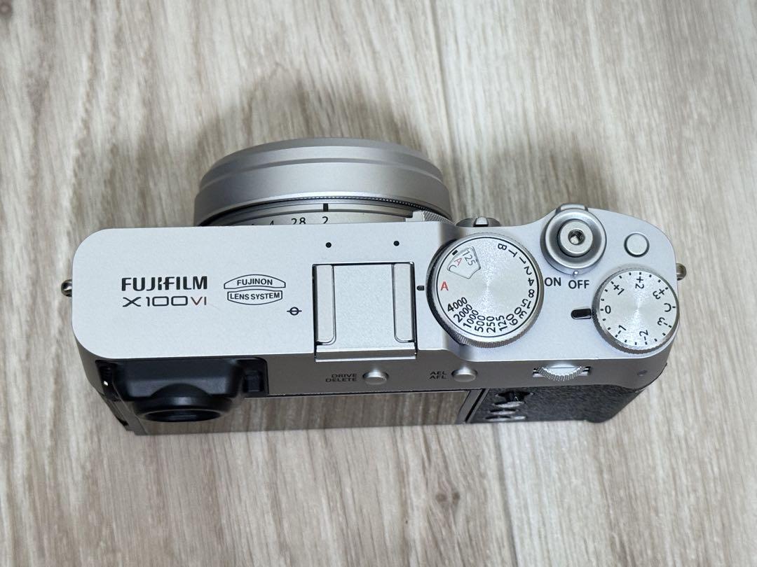 FUJIFILM X100VI　シルバー　シャッター動作1456回　富士フイルム