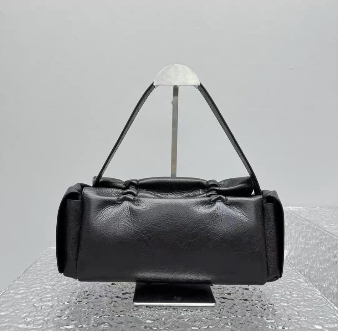 ★Acne Studios★ レザーショルダーバッグ 2WAY/Black Acne Studios ブラックレザーショルダーバッグ❣️ - メルカリ