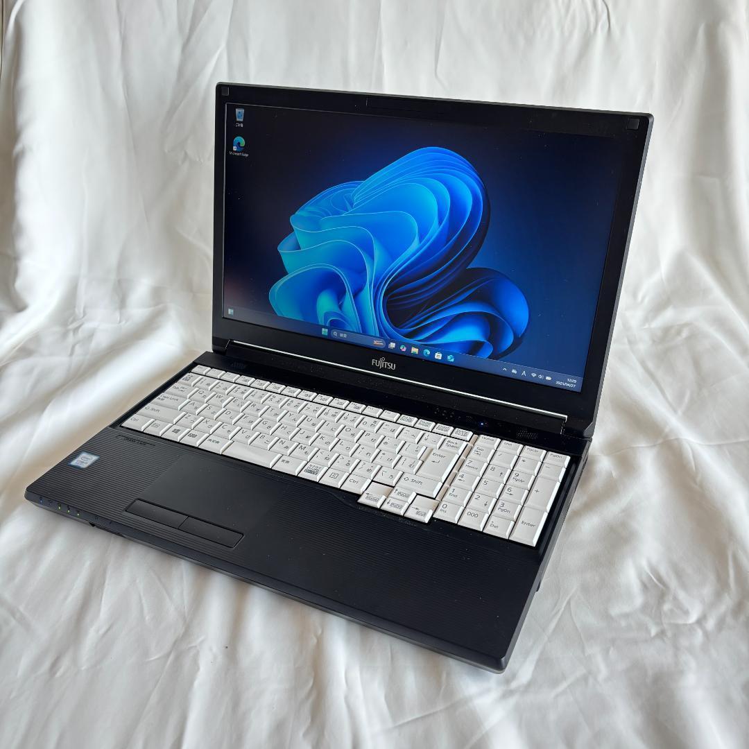 F05C【美品】15.6型/Core-i5第8世代/16G/SSD512GB c
