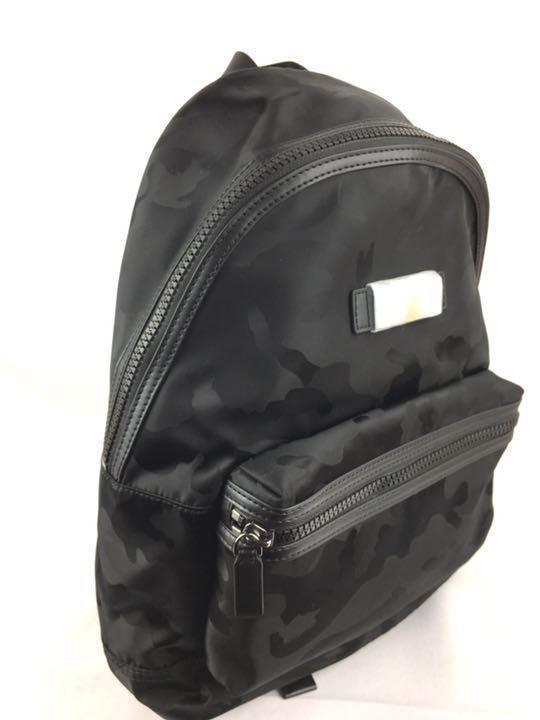 人気SALE高品質 未使用品 マイケルコース ブラック迷彩柄リュック バックパック 7ZDMU-m44649737034 新作人気SALE