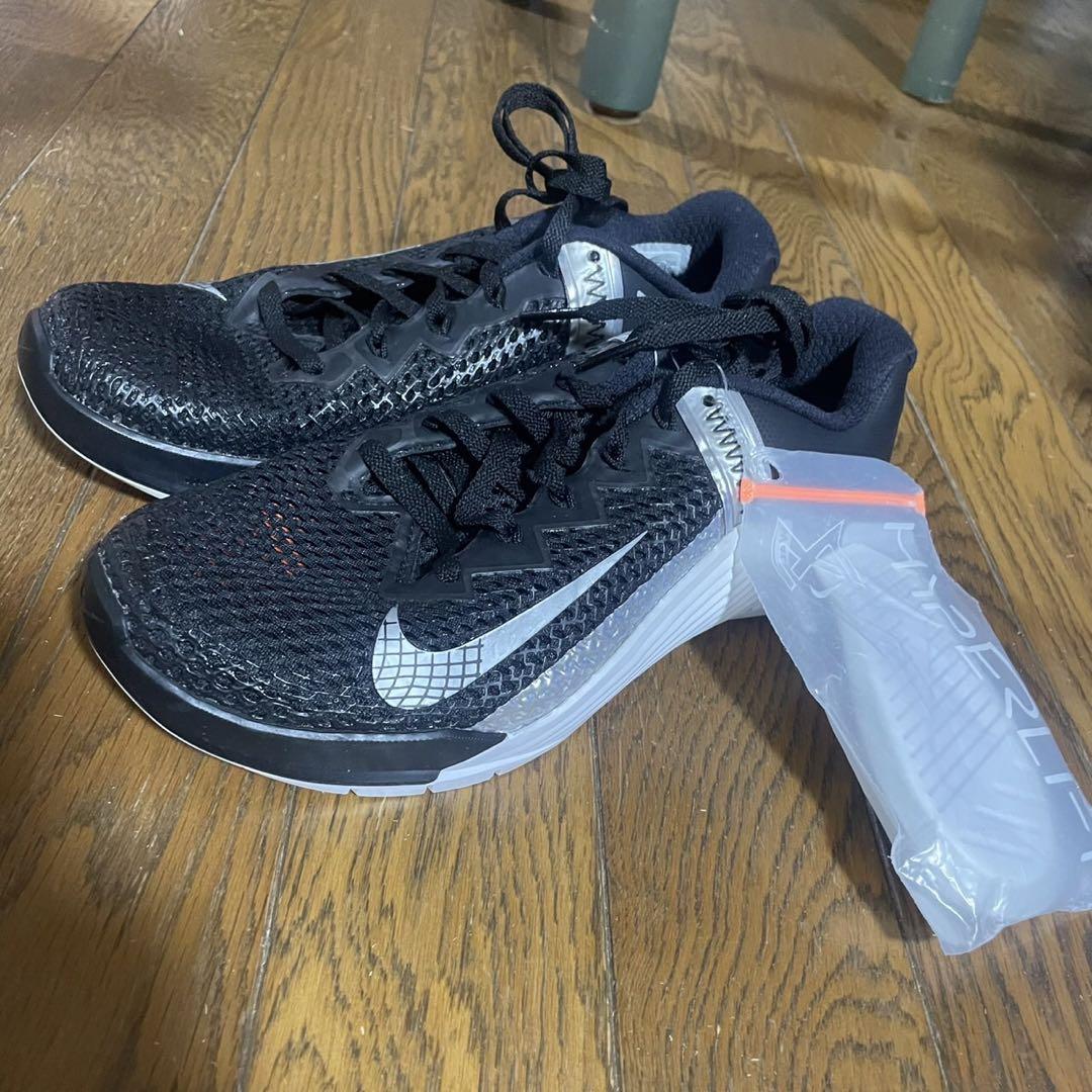 新品未使用　NIKE メトコン　トレーニングシューズ　23.5cm