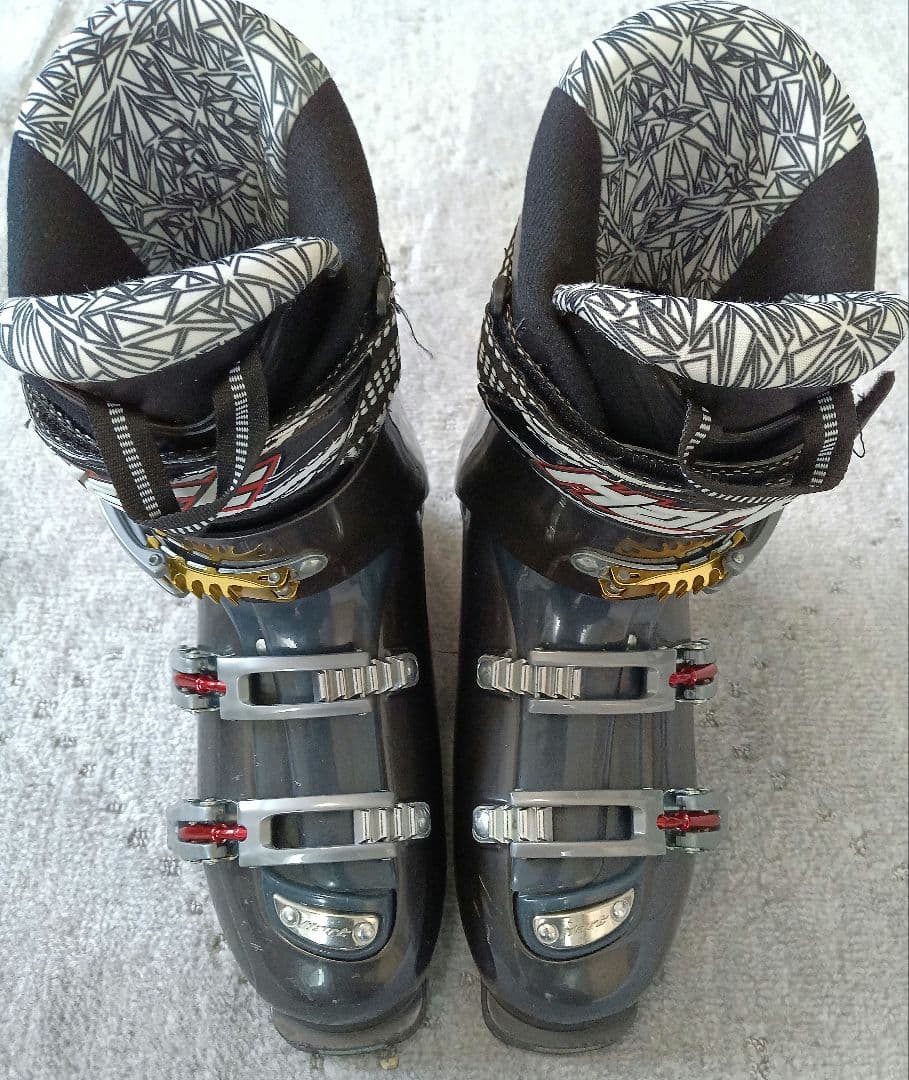 Hartグレー スキーブーツ 幾何学模様28.0cm28cm・Hart