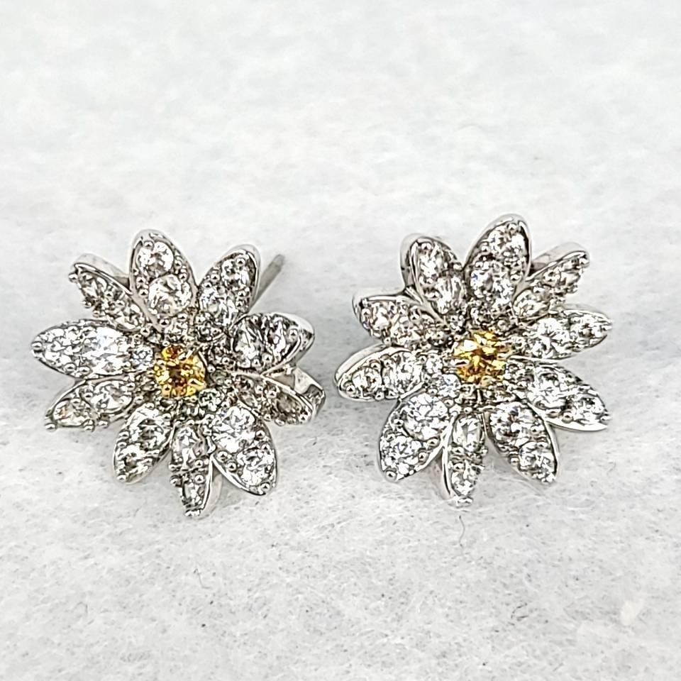 スワロフスキー　ピアス　Eternal Flower デイジー　正規品　極美品 スワロフスキー ピアス Eternal Flower デイジー 正規品極美品箱