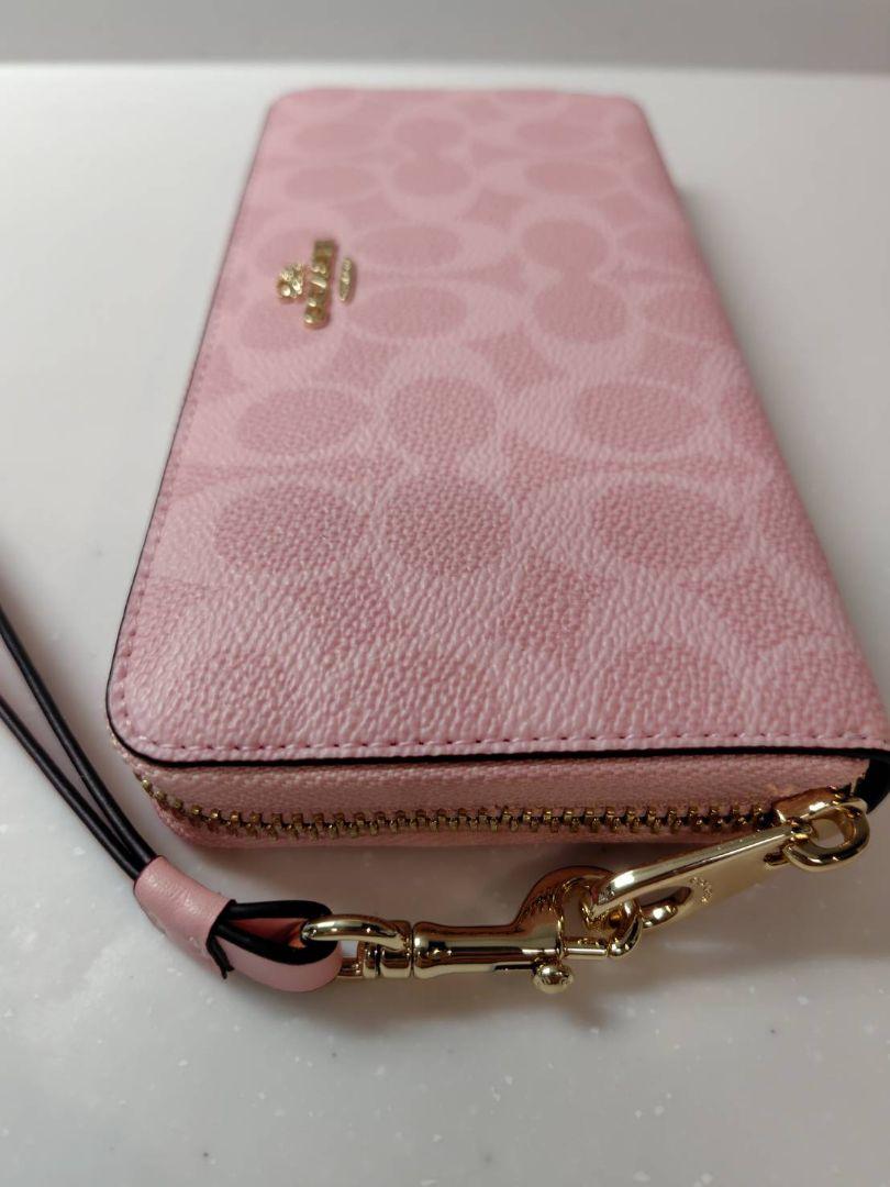 COACH ピンク 長財布 ストラップ付き
