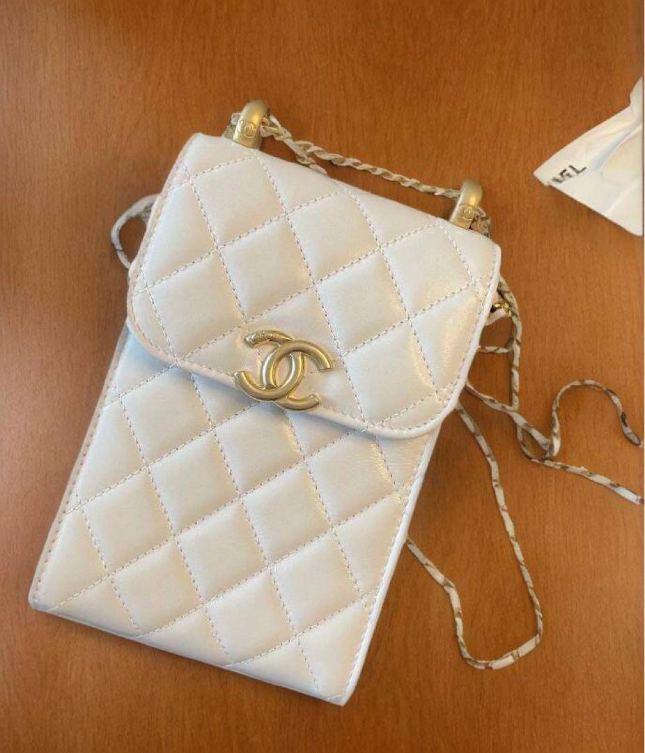 CHANEL スマホポーチ シャネル ショルダーバッグ ホワイト