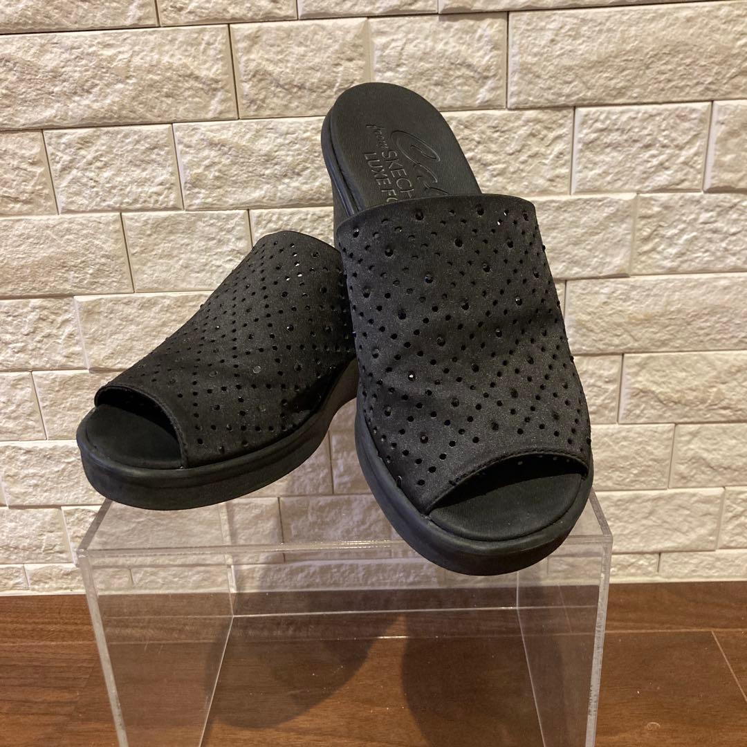 スケッチャーズ　タイムセール　厚底サンダル軽量　クッション　抜群￼ 人気完売品