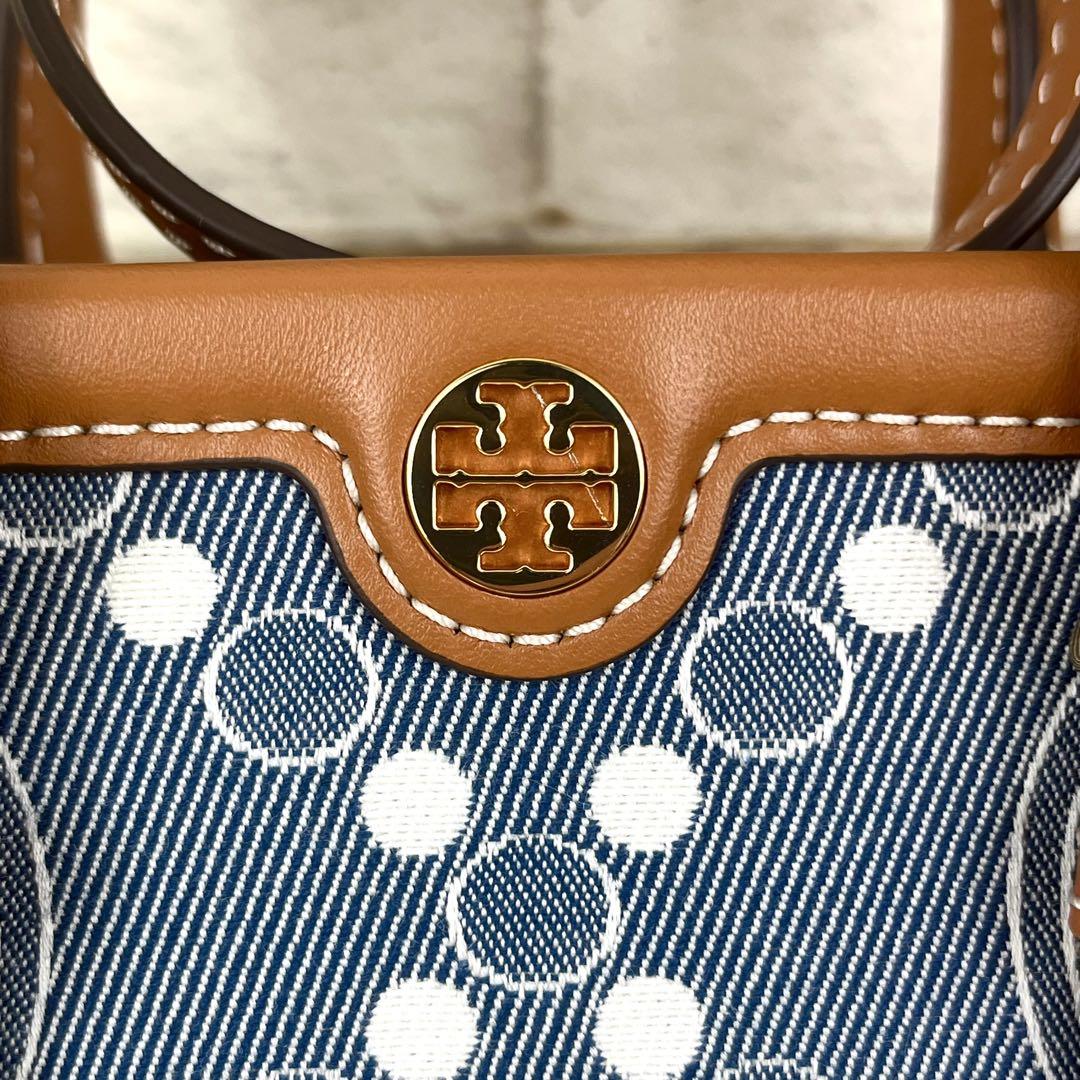 【新品未使用】Tory Burch モノグラム デニム ショルダーバッグ 青 新品未使用】Tory Burch モノグラム デニム ショルダーバッグ 青