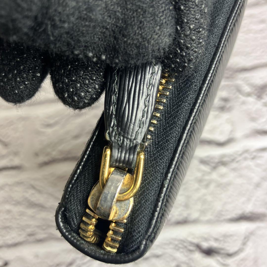プラダ サフィアーノレザー 本革 ラウンドファスナー ゴールド金具・ロゴ 長財布