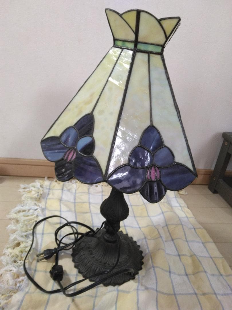 アンティーク　ステンドグラスランプ フラワーデザイン