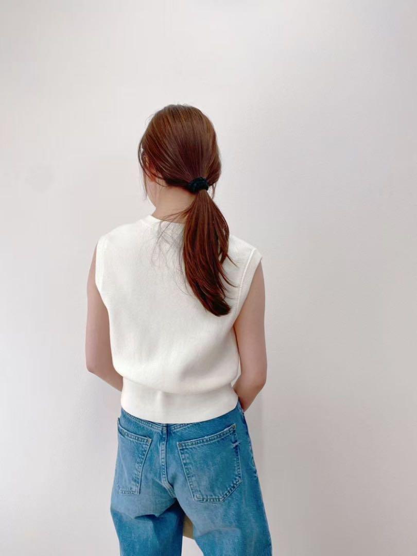 Jemma.atelier New Arrivalスパンコールフラワーニットジレ