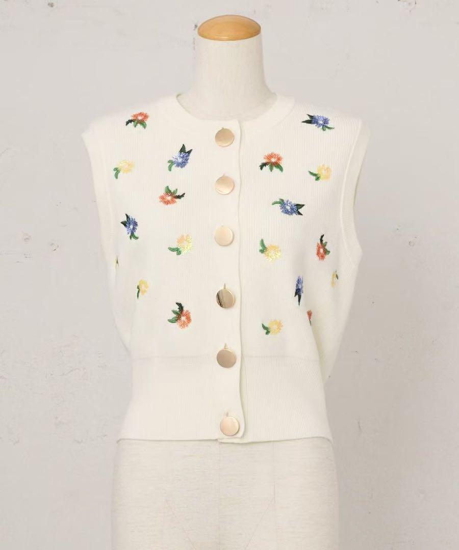 Jemma.atelier New Arrivalスパンコールフラワーニットジレ