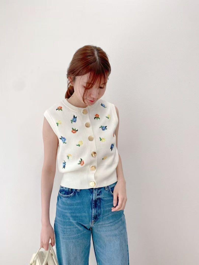 Jemma.atelier New Arrivalスパンコールフラワーニットジレ