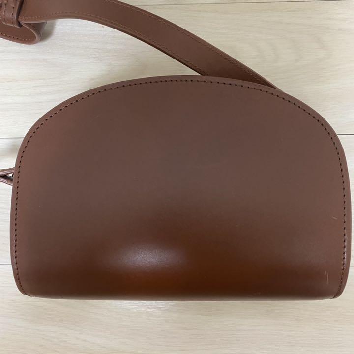 ハーフムー ショルダーバッグ アーペーセー ハーフムーン FCDlY-m44715140444 a.p.c ♙ブランド