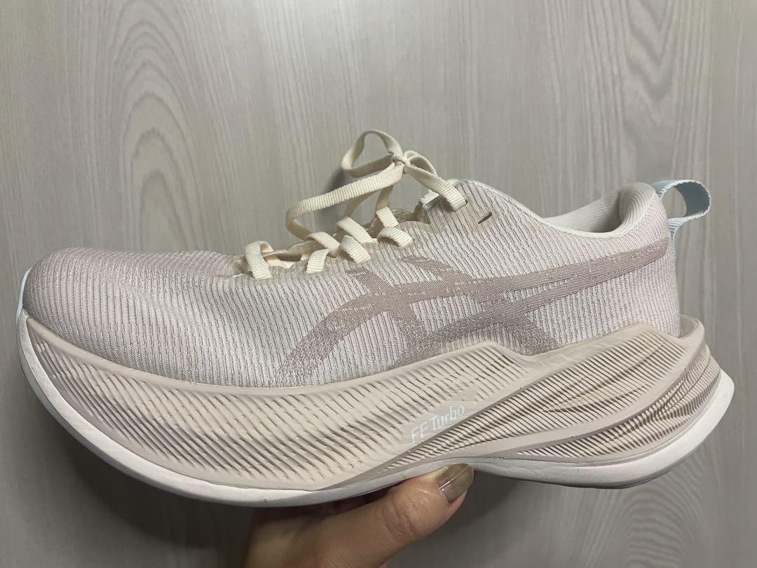 アシックスasicsスーパーブラスト　24.5