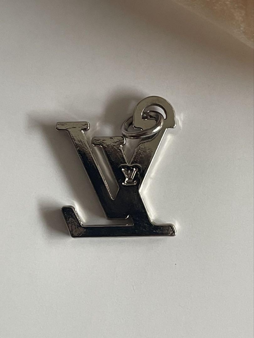 LOUIS VUITTON ロゴチャーム ヴィトン