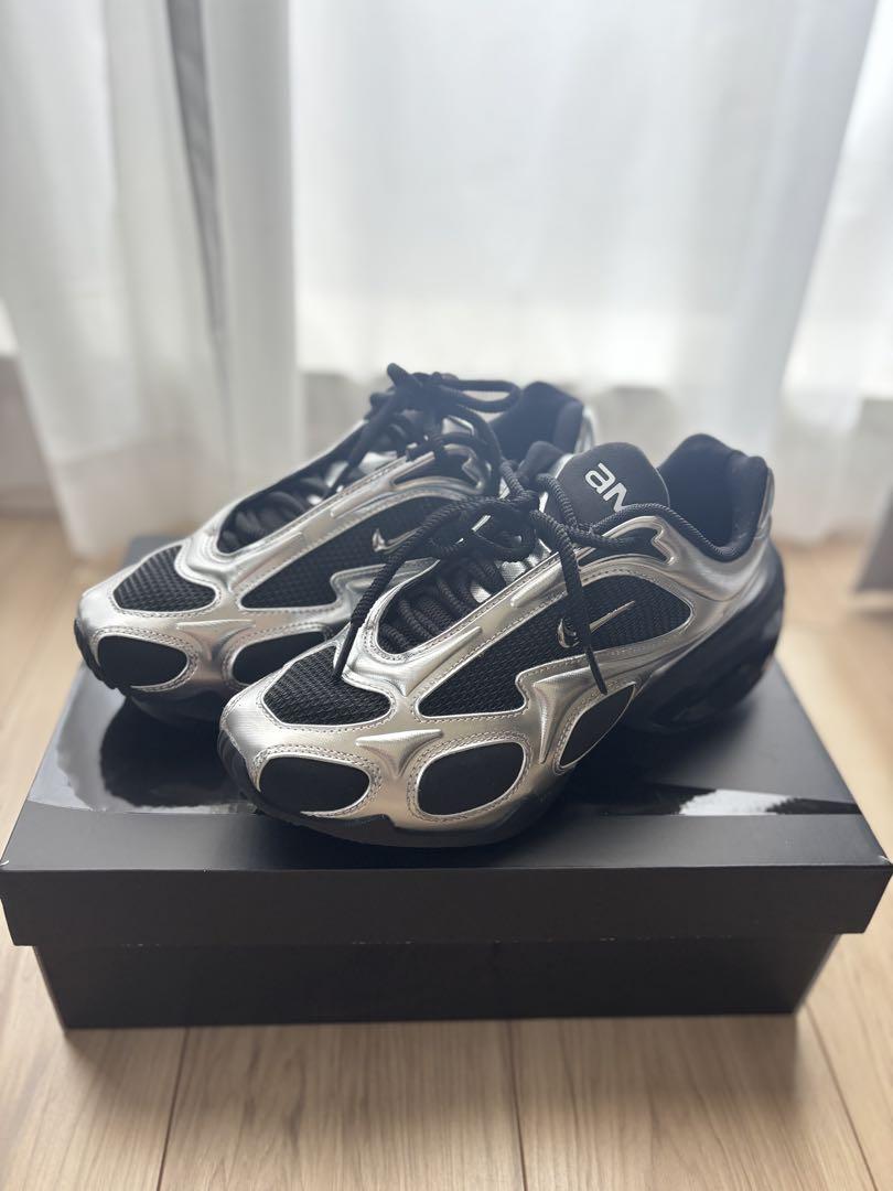 美品NIKE AIR MAX MUSE 7 シルバー/ブラック　24.0