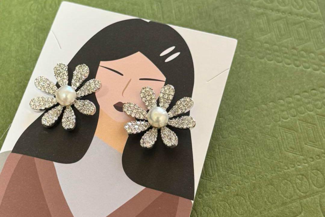 マーガレットピアス　両耳　ミオハルタカお好きな方❤️