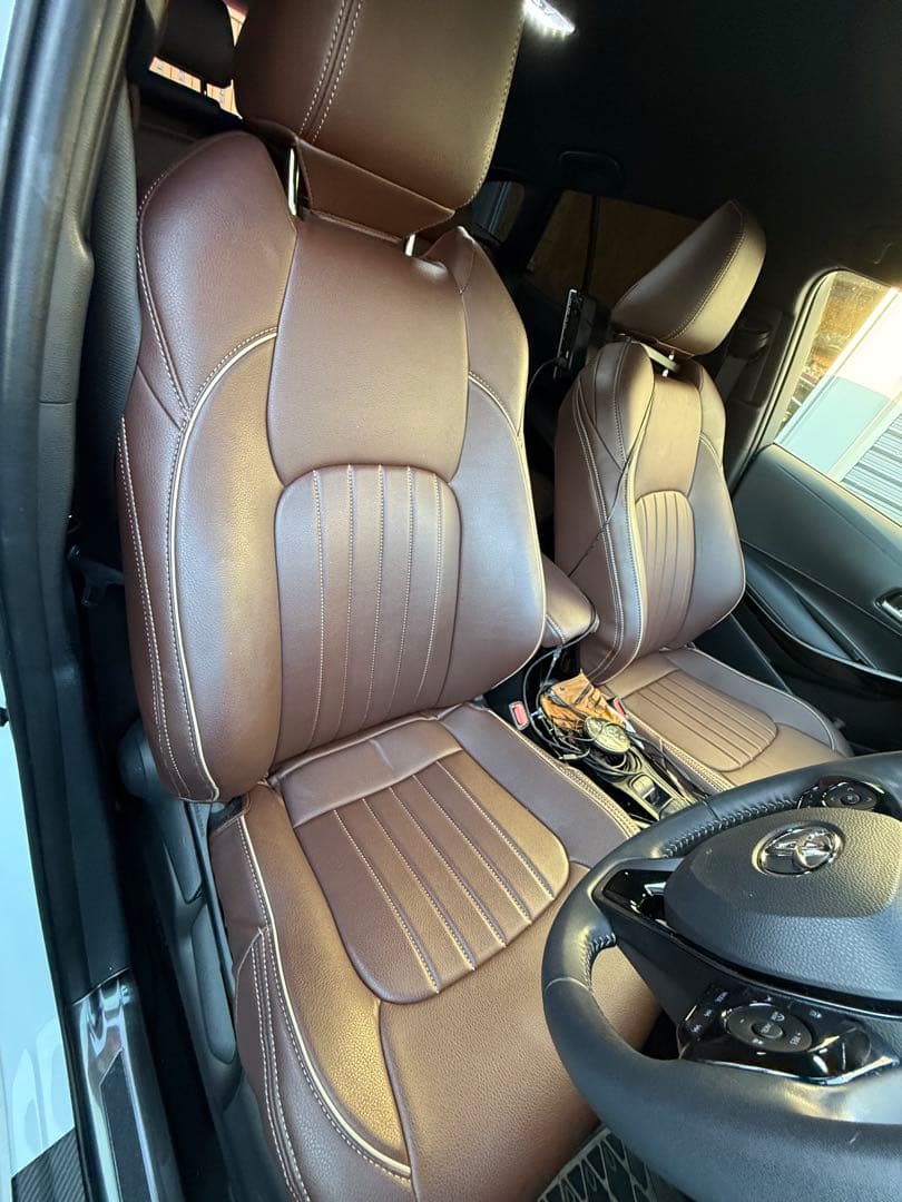 カローラツーリング　ハイブリッドWB ZWE219W シートカバー　茶色