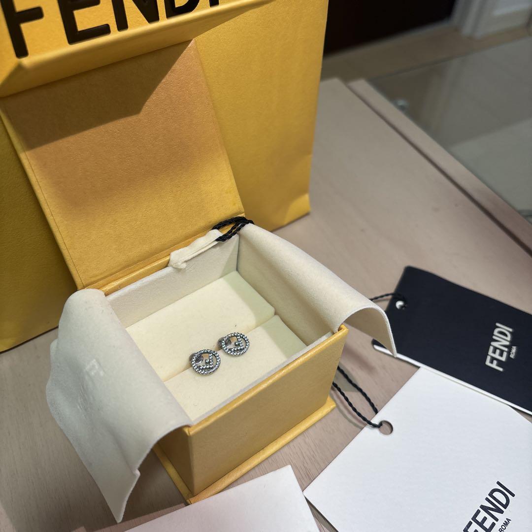 【FENDI】 エフ イズ フェンディ ピアス シルバー