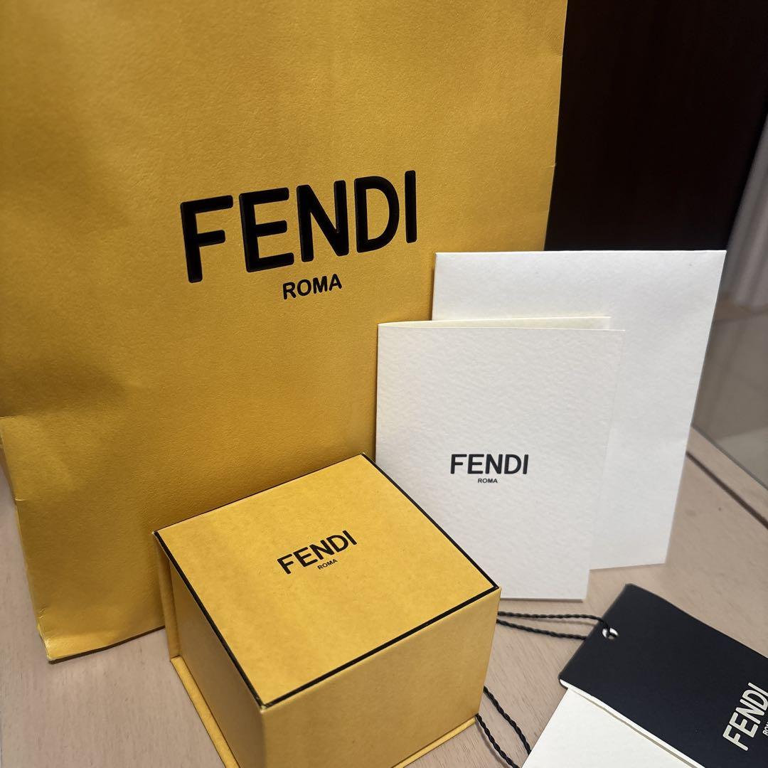 【FENDI】 エフ イズ フェンディ ピアス シルバー