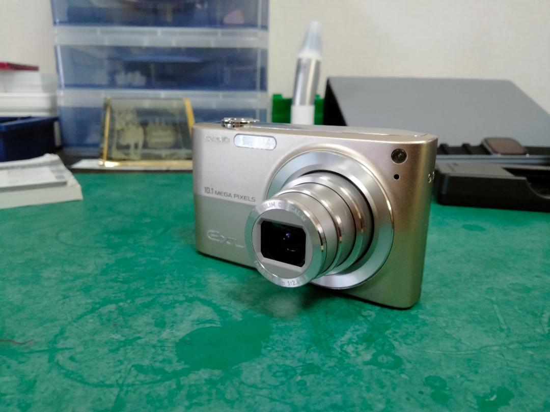 美品　CASIO EXILIM EX-Z200 コンパクトデジタルカメラ